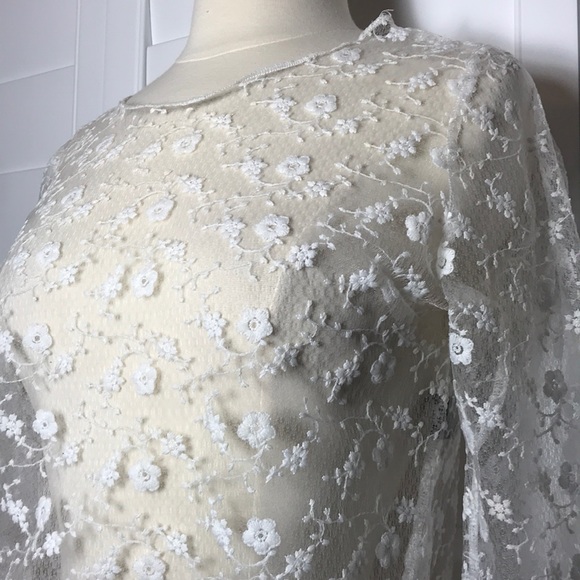 Sheer White Flower Detailed Top - Picture 2 of 5